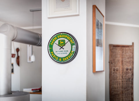 Wandklok "Farm Equipment Parts & Service"