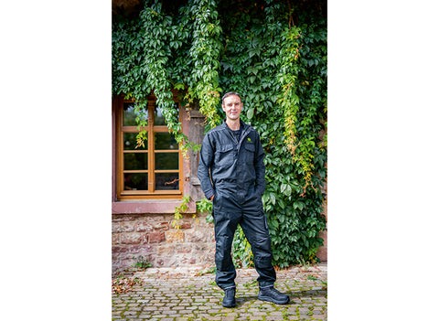 Overall zwart